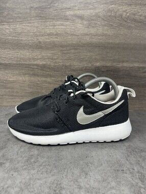 Nike Roshe One Size 5Y Kids Black White Grey Lightweight Running Shoes 599728